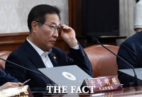  총리 발언 듣는 박성재 법무부 장관 [포토]