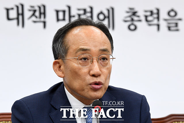 추경호 국민의힘 원내대표가 10일 국회에서 기자간담회를 열어 더불어민주당이 추진하는 윤석열 대통령의 탄핵 청원 청문회는 헌법과 법률에 위배되 원천 무효라고 언급했다. /남윤호 기자