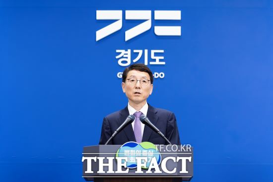 김성중 경기도 행정1부지사가 10일 오전 경기도청 브리핑룸에서 K-콘텐츠 복합문화단지 개발사업 관련 기자회견을 하고 있다./경기도