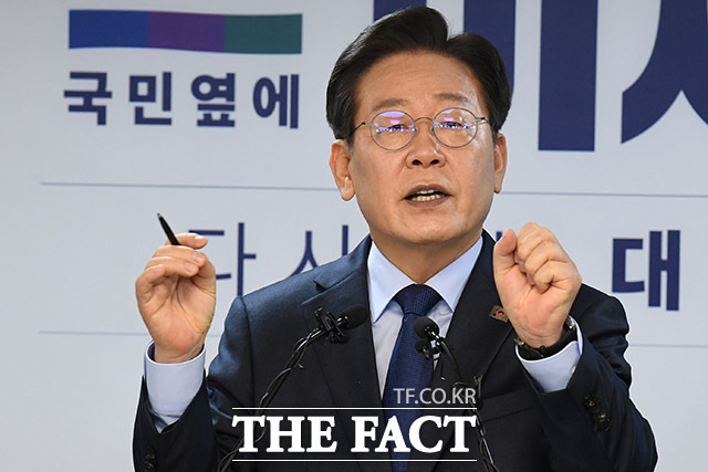 이재명 더불어민주당 전 대표가 10일 오전 서울 여의도 더불어민주당 중앙당사에서 당대표 출마 선언을 하고 있다. /남윤호 기자