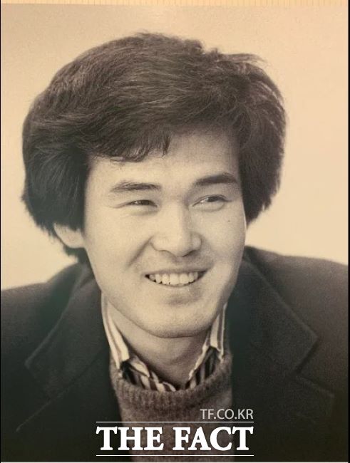 기형도 시인 생전 모습./인터넷 갈무리