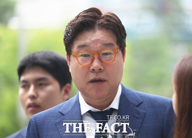 이화영 전 경기도 평화부지사에게 억대의 뇌물을 공여하고 경기도를 대신해 북한에 800만 달러를 보낸 혐의 등으로 기소된 김성태 전 쌍방울 회장에게 징역 2년 6개월의 실형과 징역 1년에 집행유예 2년이 각각 선고됐다. /뉴시스