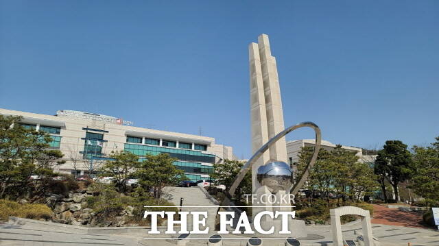 화성시 인구가 5월말 기준 100만 193명으로 집계됐다. 이에 따라 도내 100만 이상 도시는 수원, 용인, 고양, 화성 등 4개시로 늘었다. 사진은 화성시청 전경./화성