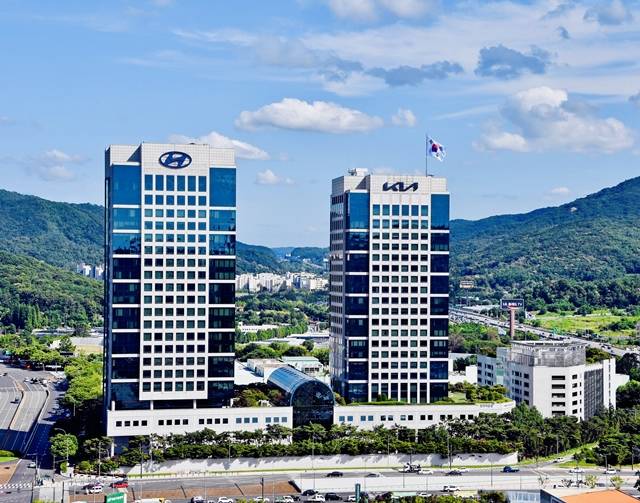 현대자동차·기아가 한국전기연구원(KERI)과 완성차·충전기 제조사 간 상호운용성 평가를 벌이는 글로벌 상호운용성 시험센터를 구축해 운영하기로 했다. /현대차그룹