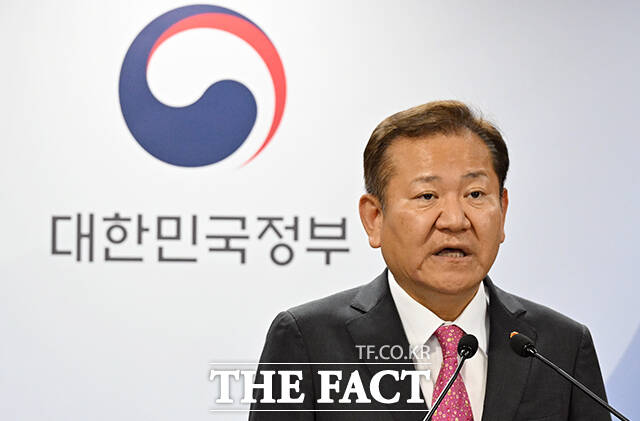 이상민 행정안전부 장관이 17일 오후 서울 종로구 정부서울청사에서 조지호 경찰청장 후보자 지명과 관련해 브리핑하고 있다. /임영무 기자