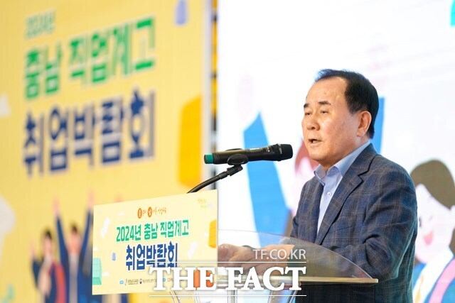 김지철 충남교육감이 17일 천안 유관순체육관에서 열린 2024년 충남 직업계고 취업박람회에서 인사말을 하고 있다. /충남교육청