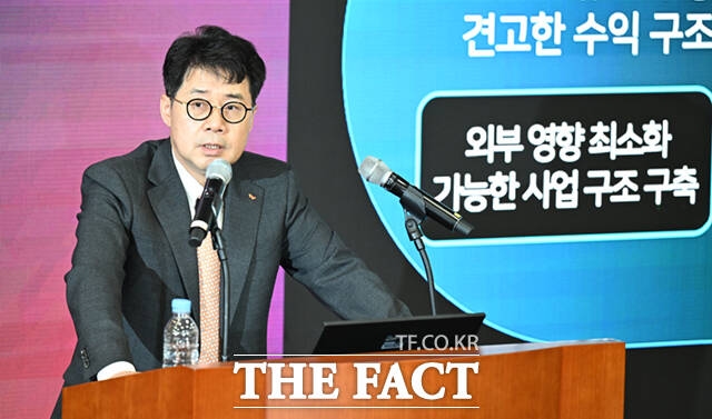 박상규 SK이노베이션 사장이 18일 서울 종로구 서린빌딩에서 열린 기자간담회에서 SK이노베이션·SK E&S 합병 배경에 관해 설명하고 있다. /이새롬 기자