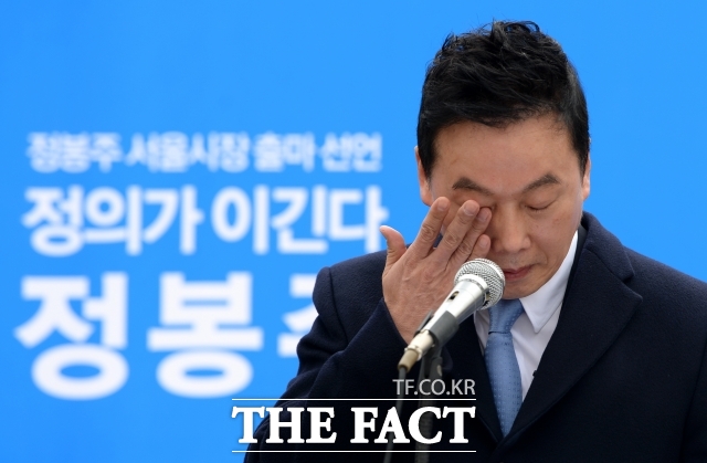 정 후보가 과거 이명박 전 대통령의 의혹을 제기하다 감옥에 갔던 점, 사면복권 이후에도 번번이 논란에 직면해 정치적 재기에 실패했던 점 등을 바탕으로 한 동정심이나 부채감이 중장년층 민주당 지지자 사이에 강하게 퍼져있다는 분석이 나온다. /이효균 기자