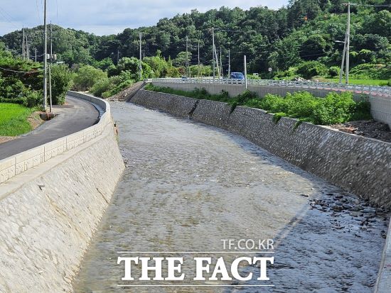 경기도는 지난 15일 안성시 금광면 상중리~금광면 오산리 일원에서 추진 중인 월동천 지방하천 개수사업을 마무리했다고 22일 밝혔다./경기