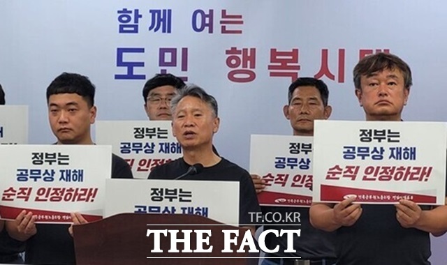 전국공무원노동조합 경남지역본부가 23일 경남도청 프레스센터에서 기자회견을 열고 양산시청에서 근무하던 고(故) 김숙진 주무관의 순직 인정을 촉구했다./전국공무원노조 경남지역본부