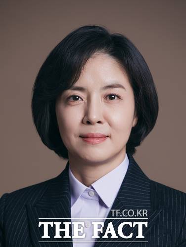 이숙연 대법관 후보자는 의혹이 제기된 배우자와 장녀의 비상장 주식을 기부하겠다고 24일 밝혔다./대법원