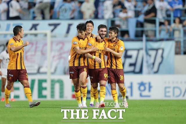 25라운드에서 연승을 노리고 있는 광주FC 선수들./K리그