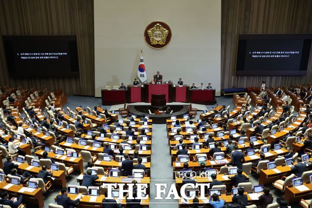 25일 오후 서울 여의도 국회에서 열린 제416회 국회(임시회) 제1차 본회의에서 순직 해병 수사 방해 및 사건 은폐 등의 진상규명을 위한 특별검사의 임명 등에 관한 법률안 재의의 건이 부결되고 있다. /뉴시스