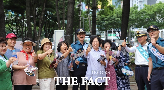 대구 수성경찰서가 25일 지역치안협의회와 유해환경 개선을 위해 수성구 매호공원 인근 특별순찰 활동을 마쳤다고 밝혔다./대구 수성경찰서