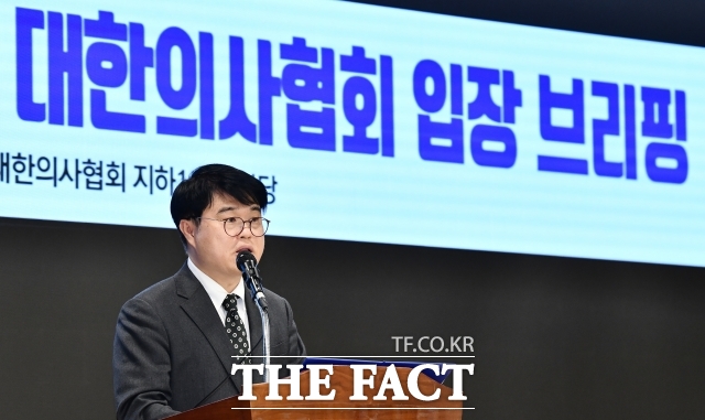 대한의사협회가 31일 정부의 의료농단 사태로 진료 현장을 떠난 전공의들의 사직서가 수리되면서 전공의들이 생계나 진로에 문제를 겪고 있다며 전공의 진로지원 TF(태스크포스)를 구성한다고 밝혔다. /박헌우 기자