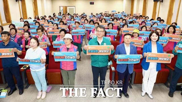 6일 당진시 농업인 온열 질환 예방 캠페인 전개 장면. /당진시