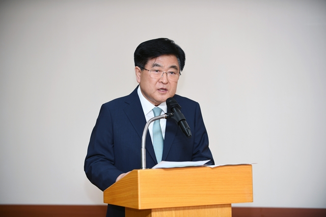 권오갑 HD현대 회장이 15개 주요 계열사 사장단 20명을 긴급 소집하고, 최근 급격한 경영환경 변화에 대한 회의를 가졌다. /HD현대