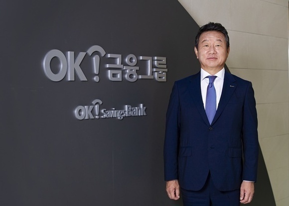 OK금융그룹노동조합이 그룹사의 불성실한 교섭 태도 개선을 촉구하는 목소리를 지속적으로 내는 가운데 최윤 회장(사진)의 불통 리더십에 대한 지적이 나온다. /OK금융그룹