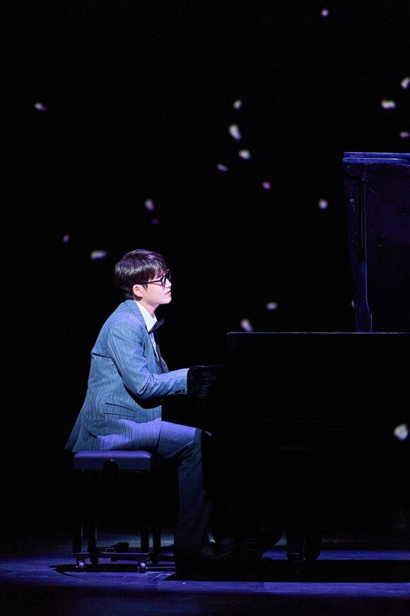 김희재가 뮤지컬 4월은 너의 거짓말에서 천재 피아니스트 아리마 코세이 역으로 관객들과 만나는 중이다. /EMK뮤지컬컴퍼니