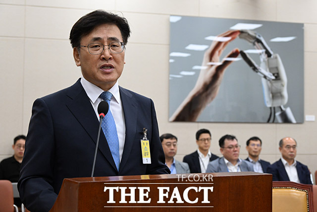 유상임 과학기술정보통신부 장관 후보자가 8일 오전 서울 여의도 국회 과학기술정보방송통신위원회에서 열린 인사청문회에 출석해 모두발언을 하고 있다. /국회=남윤호 기자