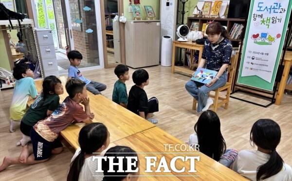 임실군립도서관이 총 15회에 걸친 2024년 도서관과 함께 책 읽기 사업을 성황리에 마무리했다. /임실군