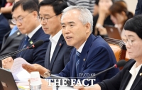  '수사무마 청탁 혐의' 양부남 민주당 의원 검찰 출석
