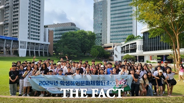 익산교육지원청은 지역 학생 82명이 지난달 15일 4박 5일 일정으로 유창한 영어실력을 키우고, 다문화 체험 및 글로벌 교육기관을 방문하는 싱가포르 해외문화체험연수를 실시했다./익산교육지원청