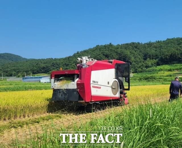 고흥군은 가을 영농철을 앞두고 농업인의 농기계 사고로 인한 피해를 최소화하고 경제적 부담을 경감하기 위해 보험료 총액의 80%를 지원한다고 16일 밝혔다./고흥군