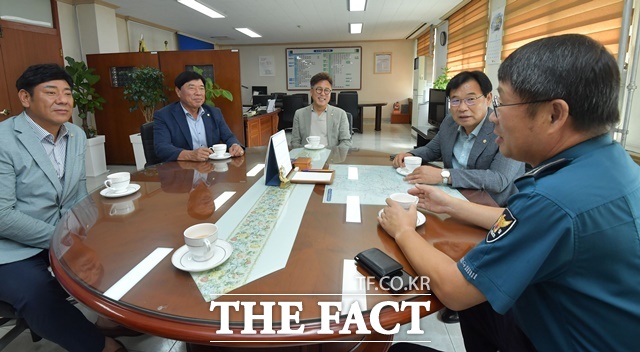 19일 논산시의회가 관내 유관기관을 방문하는 등 ‘시민의 소리를 담아내는 생활정치 구현’을 위한 소통행보를 펼치고 있다. /논산시의회