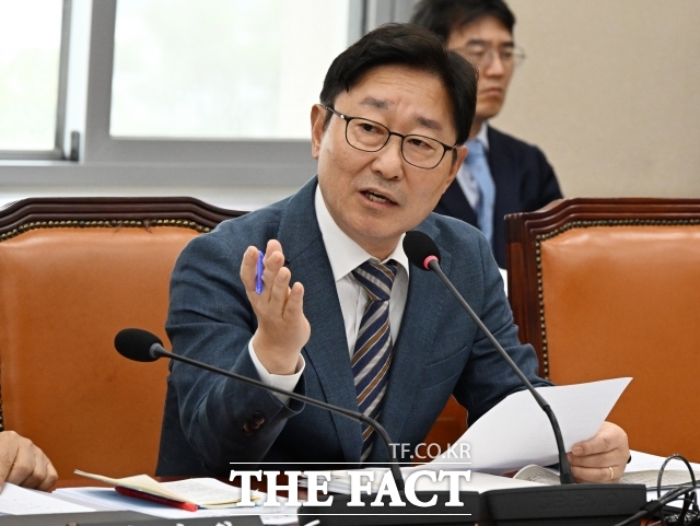 박범계 더불어민주당 의원은 소득세 산정 시 물가연동지수를 반영하도록 하는 내용의 소득세법 일부개정법률안을 대표 발의했다고 20일 밝혔다. /배정한 기자