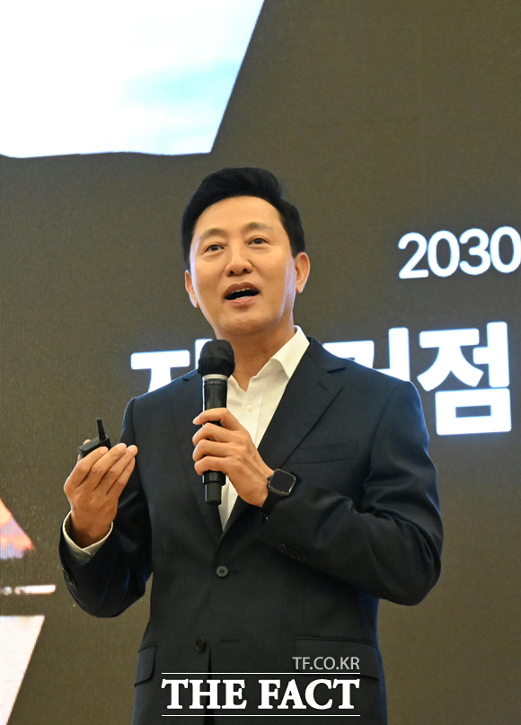 오세훈 서울시장이 23일 오전 부산동서대학교에서 열린 2024 한국정치학회 국제학술대회 특별대담에서 모두발언을 하고 있다. /서울시