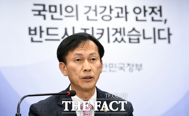 1년을 맞은 일본 후쿠시마 원전 오염수 방류와 관련해 국민의힘이 24일 야당이 공포 마케팅을 벌여왔다고 목소리를 높였다. 사진은 송명달 해양수산부 차관이 지난 1월 후쿠시마 오염수 방류 관련 일일 브리핑을 하는 모습. /임영무 기자