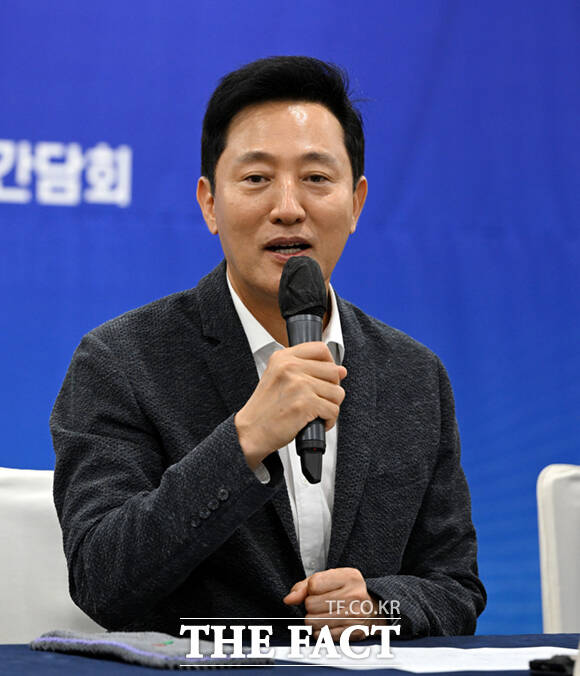 오세훈 서울시장이 독도 지우기 진상조사단을 구성하라고 지시한 이재명 더불어민주당 대표를 향해 독도 지우기라는 이름으로 서울시까지 끌어들이려 하느냐며 비판했다. 사진은 19일 파리올림픽 참가 선수단 격려 간담회에서 인사말을 하는 오 시장의 모습. /임영무 기자