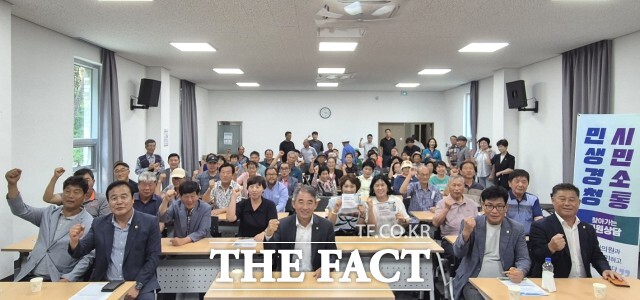 고창군 아산면 토방청담은 운곡습지 유스호스텔에서 진행됐으며, 폭염에도 불구하고 아산면 주민과 지역구 도 ‧ 군의원 등 80여 명이 참석하여 뜨거운 관심 속에서 진행되었다. / 윤준병 의원실