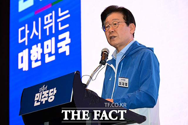 이재명 더불어민주당 대표는 오는 1일 국회에서 한동훈 국민의힘 대표와 회담한다. 회담 자리에서 의제에 포함되진 않았지만 의료대란에 관해 의견을 주고받을 것으로 보인다. 사진은 이 대표가 29일 인천에서 열린 워크숍에 참석해 인사말을 하는 모습. /남윤호 기자