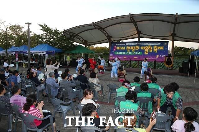 완주군 이서면 주민들이 제2회 이서 한밤의 어울림 축제를 직접 개최했다. /완주군