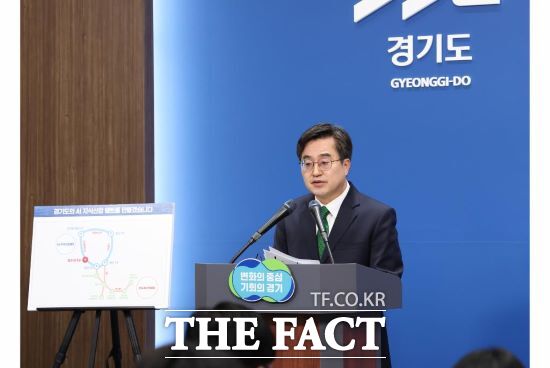 김동연 경기도지사가 26일 경기도청 브리핑룸에서 기자회견을 갖고 북수원 테크노밸리 개발구상을 발표하고 있다./경기