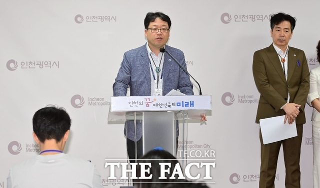 박찬훈 경제산업본부장이 5일 시청 브리핑룸에서 경제산업본부 소관 현안과 관련해 기자 브리핑을 하고 있다./인천시