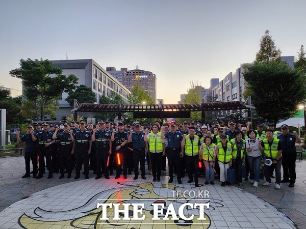 대전둔산경찰서와 대전자치경찰위원회가 지난 4일 둔산동 일대에서 합동 순찰활동을 진행했다. / 대전 경찰