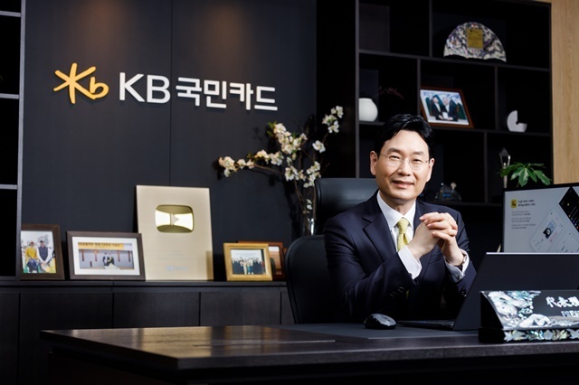 KB국민카드가 올해 상반기 호실적을 달성한 가운데 이창권 KB국민카드 사장의 연임 여부에도 업계의 이목이 쏠린다. /KB국민카드