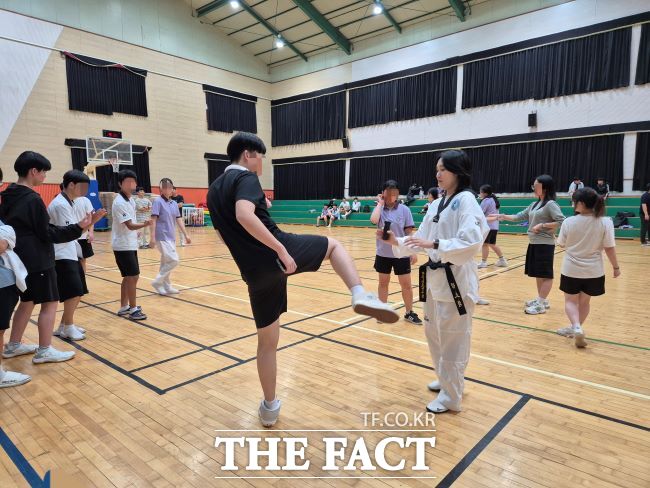 여주시 청소년진로체험지원센터 ‘레전드와 함께하는 예체능 진로체험’ 모습./여주시