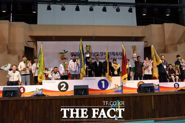 제30회 충청남도 장애인체육대회에서 당진시선수단이 종합 준우승을 차지했다. /당진시