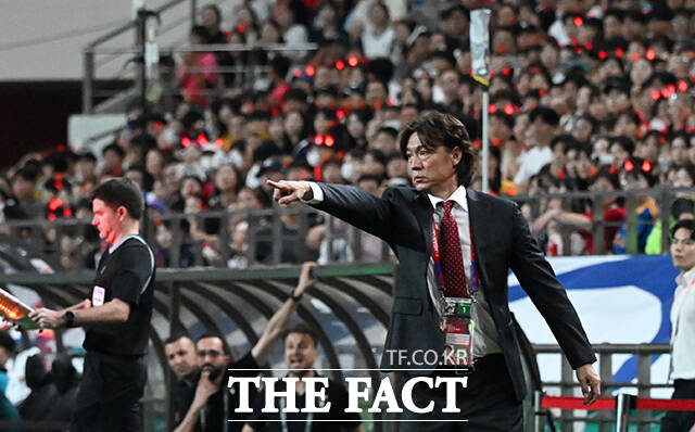 홍명보 감독이 이끄는 한국축구대표팀은 10일 오후 11시 오만과 2026 FIFA 북중미 월드컵 3차 예선 B조 원정 2차전에서 승리할 것으로 스포츠토토 참여자 77.1%가 전망했다./서울월드컵경기장=박헌우 기자