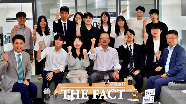 최상목 경제부총리는 9일 충남대 투자동아리인 ‘SIRT(Stock Investment Research Team)’ 소속 학생 및 전국 대학생 투자동아리 연합회 회원 등 청년들과 ‘경제정책 활성화를 위한 청년 간담회’를 진행하고 있다. /충남대