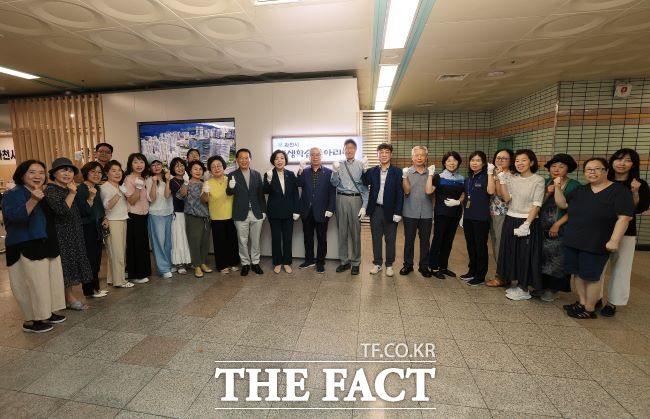 9일 지하철 4호선 과천역사 내 평생학습동아리방 개소식 모습./과천시