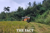  공주시, 올해 첫 벼 베기 ‘햅쌀 수확’