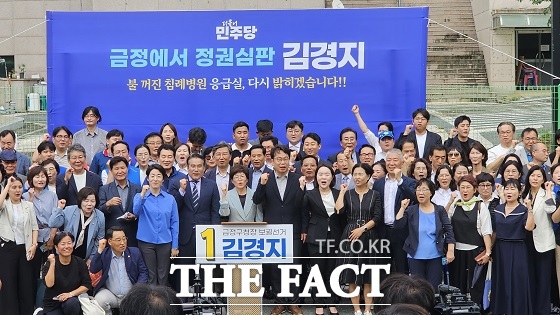 더불어민주당에선 김경지 예비후보가 11일 오전 중앙당 최고위원회에서 공천장을 받고 출마를 공식화했다. 김 예비후보는 이날 오후 부산 금정구에 있는 침례병원 앞에서 출마 선언하고 본격적으로 선거전에 나섰다./민주당 부산시당.