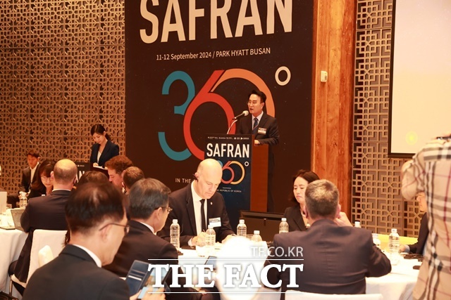 박동식 사천시장이 ‘사프란(Safran) 360˚’에서 인사말을 하고 있다./사천시