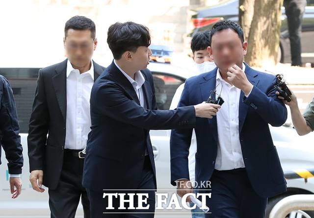 허위 정보 공시 등으로 주가를 부양해 수천억원을 챙긴 혐의를 받는 김영준 전 이그룹(전 이화그룹) 회장이 구속기소됐다./뉴시스