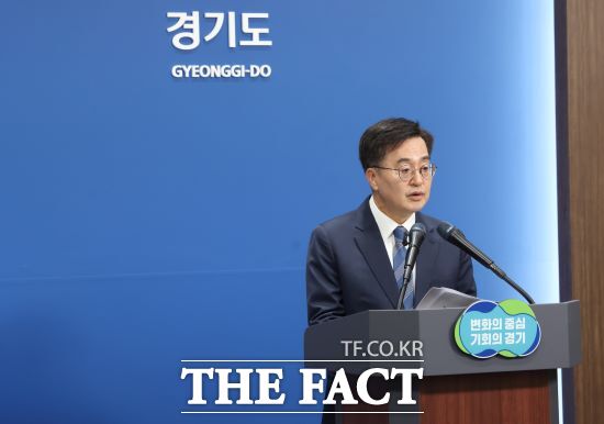 김동연 경기도지사가 11일 도청 브리핑룸에서 경기북부 대개조 프로젝트 추진 발표 기자회견에서 경기 동북부 지역의 의료격차를 해소할 공공의료원 설치 부지로 남양주시와 양주시를 선정했다고 밝혔다./경기도